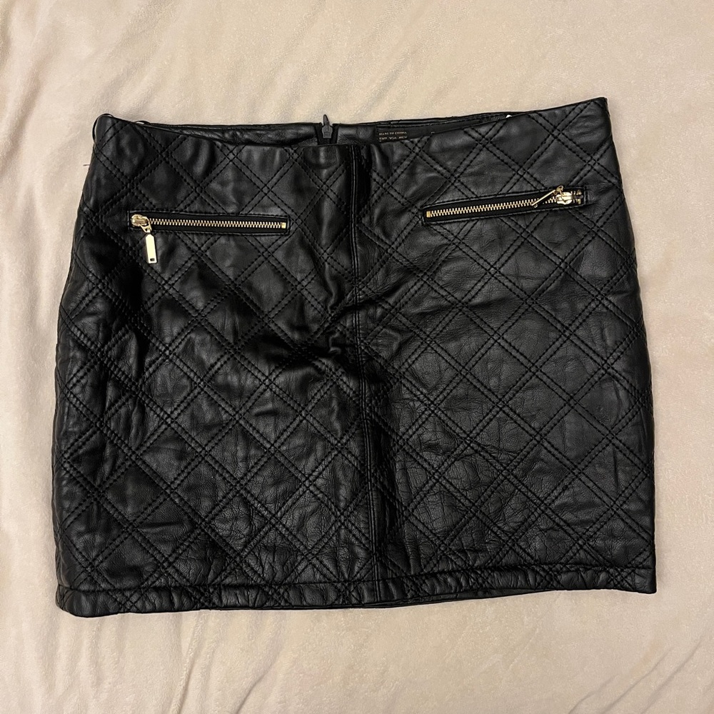 NWT Zara quilted leather miniskirt w/ gold zippers
